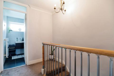 30 Barrymore Walk, Rayleigh, SS6 8YF