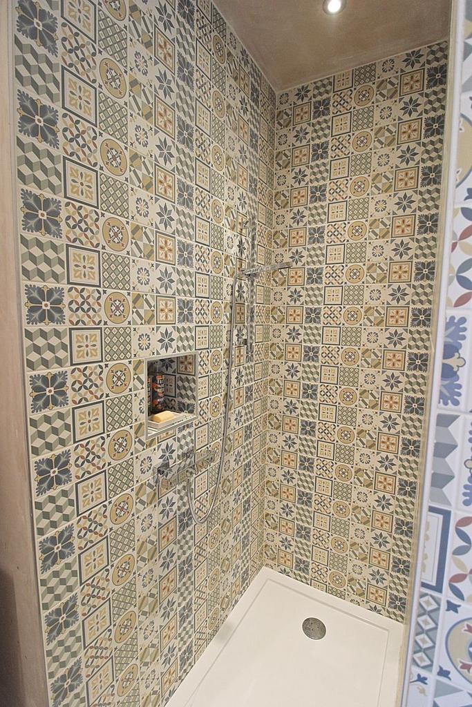 Bath/Shower/WC