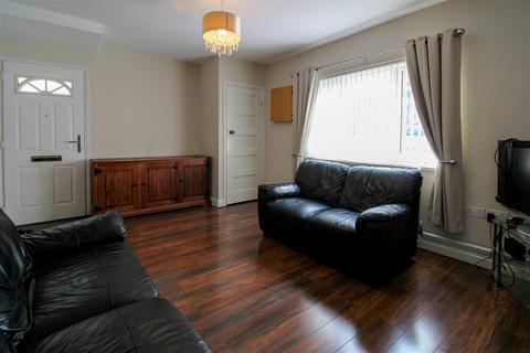 3 bedroom semi-detached house to rent, Barnsdale Crescent, Birmingham B31