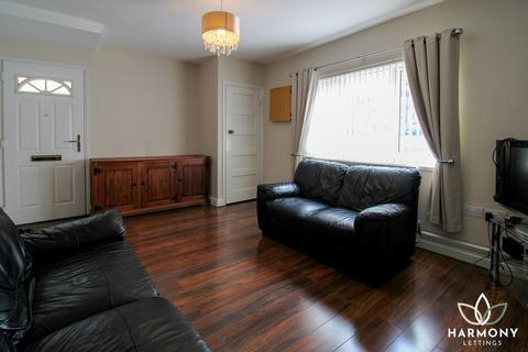 3 bedroom semi-detached house to rent, Barnsdale Crescent, Birmingham B31