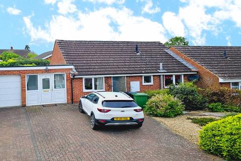 2 bedroom semi-detached bungalow for sale, St Peters Close, Hereford HR4