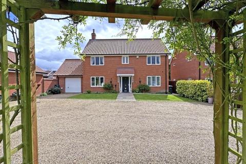 4 bedroom detached house for sale, Shelfanger