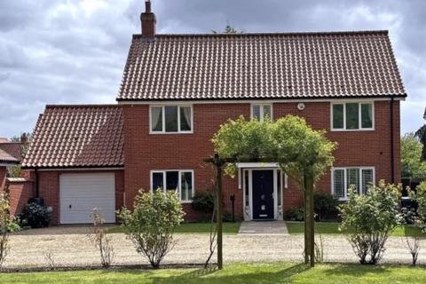 4 bedroom detached house for sale, Shelfanger