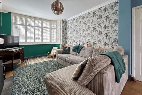 4 bedroom semi-detached house for sale, Riverway, Wednesbury