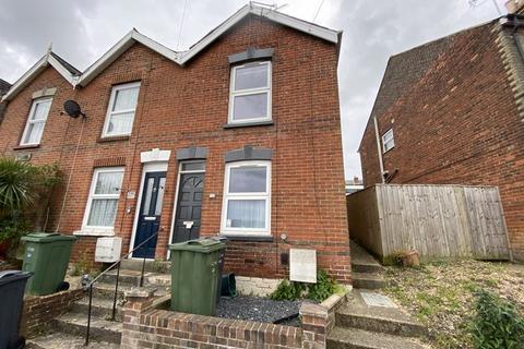 2 bedroom end of terrace house to rent, Arctic Road, Cowes