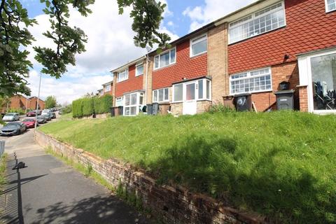 3 bedroom terraced house for sale, Brendon Avenue, Luton