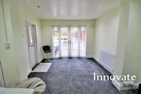 4 bedroom semi-detached house for sale, Victoria Road, Oldbury B68