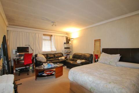 2 bedroom flat for sale, St. Johns Road, Harrow