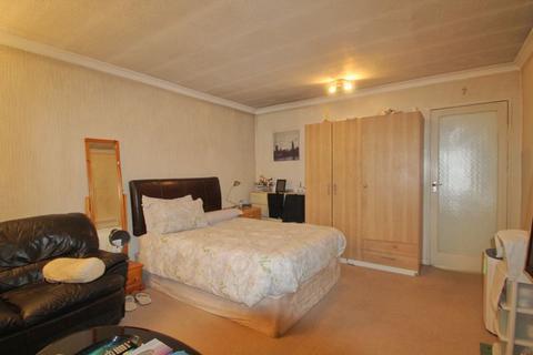 2 bedroom flat for sale, St. Johns Road, Harrow