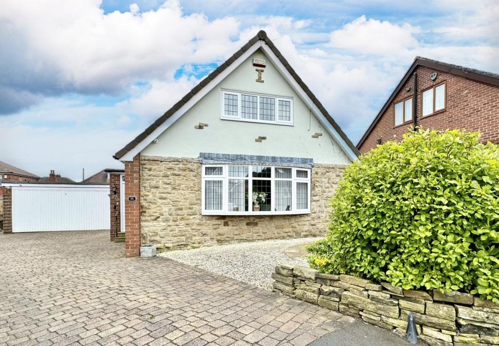 Lincoln Grove, Roberttown, Liversedge, WF15 3 bed detached house for