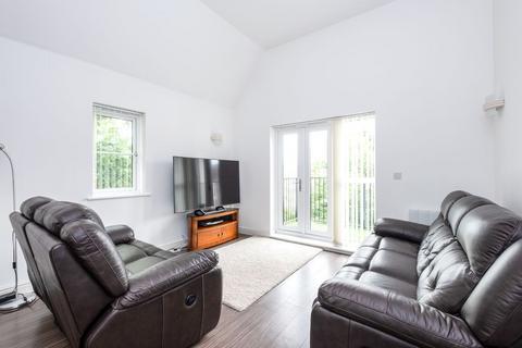 2 bedroom apartment to rent, Outfield Crescent, Wokingham