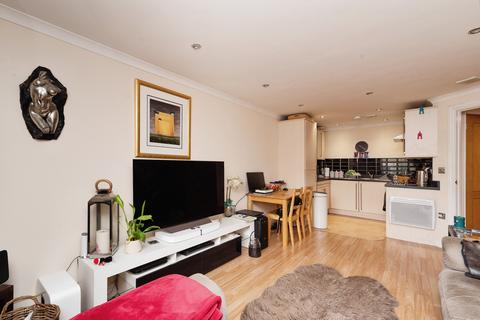 2 bedroom flat to rent, Lakelands Court, Rhydypenau Road, Cardiff