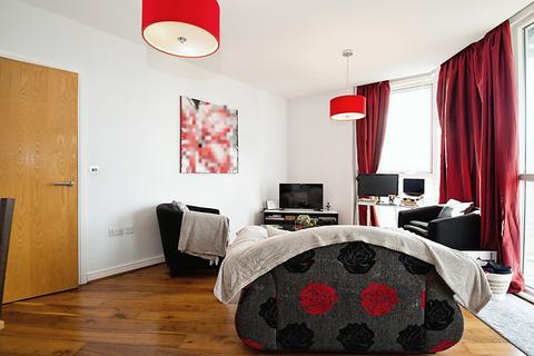 2 bedroom flat to rent, Watermark, Ferry Road