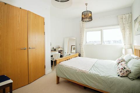 2 bedroom flat to rent, Watermark, Ferry Road