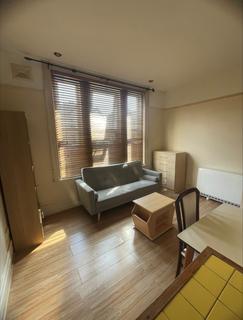 Studio to rent, Westbourne Park Road, Bournemouth