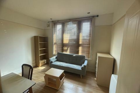 Studio to rent, Westbourne Park Road, Bournemouth