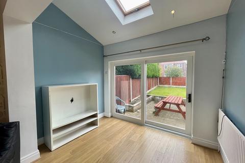 3 bedroom semi-detached house to rent, Frieston Road, Timperley, Altrincham, WA14