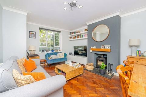 2 bedroom apartment for sale, Gloucester Close, Thames Ditton, KT7