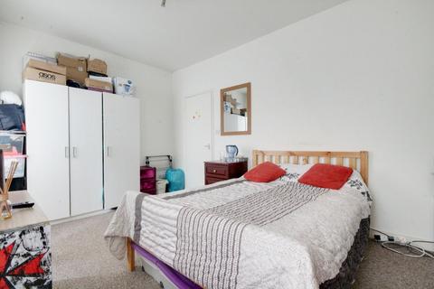 2 bedroom flat to rent, Leslie Road, Leyton