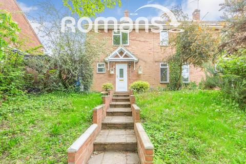 3 bedroom semi-detached house to rent, Courtlands