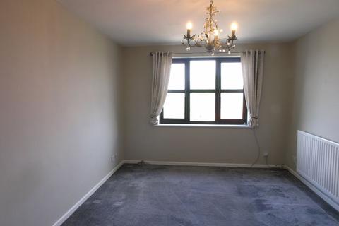 2 bedroom flat to rent, Juniper Rise, Halesowen B63