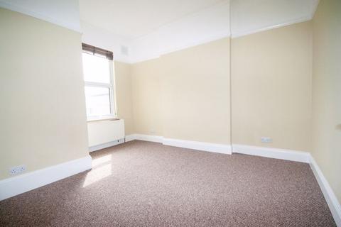 2 bedroom apartment to rent, Meteor Road, Westcliff-On-Sea SS0