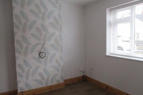 2 bedroom end of terrace house to rent, Maelor Road, Wrexham