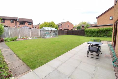 4 bedroom detached house for sale, Linnet Close, Halesowen B62