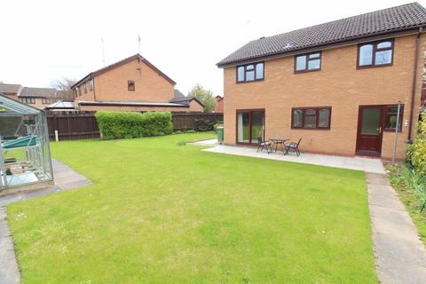 4 bedroom detached house for sale, Linnet Close, Halesowen B62