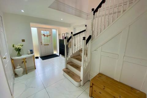 3 bedroom detached house to rent, Barton Road, Manchester