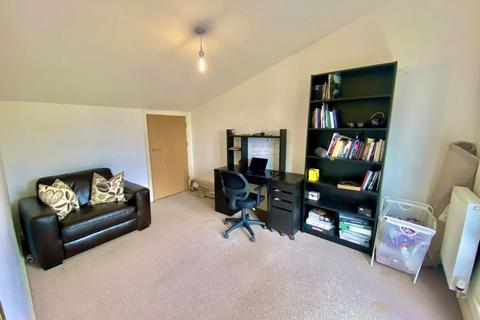 3 bedroom terraced house to rent, Groves Avenue, Salford