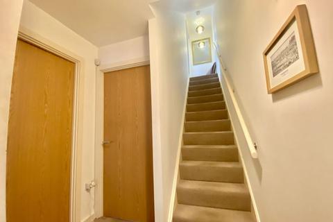 3 bedroom terraced house to rent, Groves Avenue, Salford
