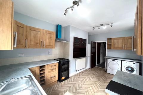 3 bedroom terraced house to rent, Duffield Road, Salford