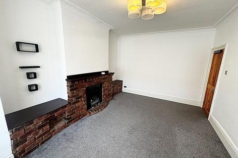3 bedroom terraced house to rent, Duffield Road, Salford