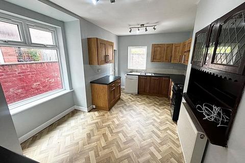 3 bedroom terraced house to rent, Duffield Road, Salford