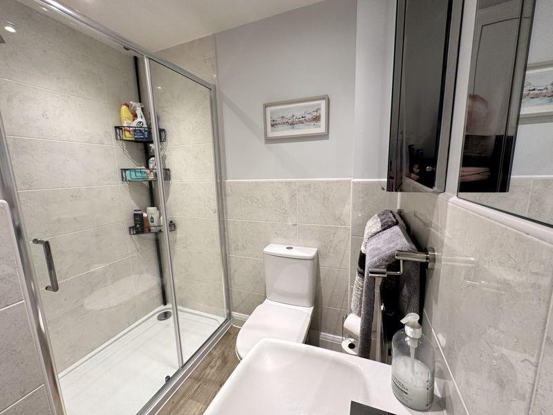 En suite shower