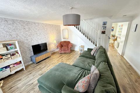 3 bedroom end of terrace house for sale, Walton Close, Fordham