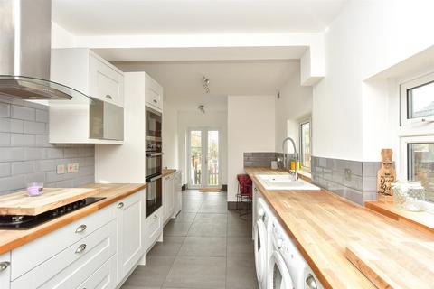 3 bedroom end of terrace house for sale, London Road, Sittingboune, Kent