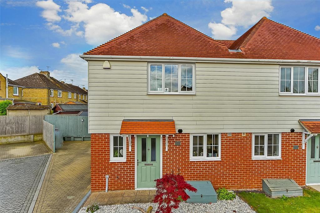 Haze Wood Close, Faversham, Kent 2 bed semidetached house for sale £