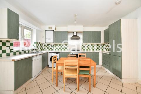 5 bedroom terraced house to rent, Ferry Street, London E14