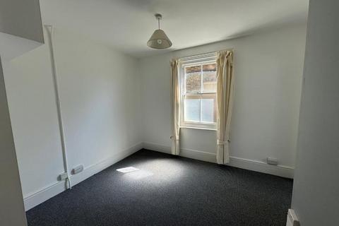 Studio to rent, South Street, Eastbourne, East Sussex, BN21 4XB