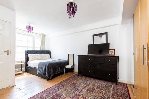 3 bedroom flat to rent, Edgware Road, Hyde Park Square, London, W2