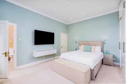 2 bedroom flat for sale, Woodville Gardens, London W5