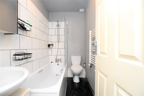Flat 3, 7 Newhaven Road, London, SE25 6JQ