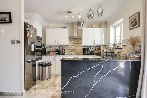 16 Hill House Drive, Minster, Ramsgate, CT12 4BE