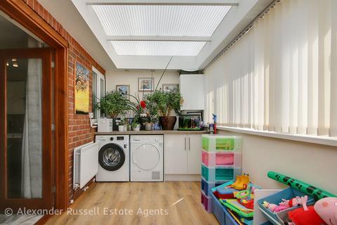16 Hill House Drive, Minster, Ramsgate, CT12 4BE