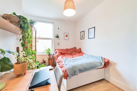 2 Medlar Street, London, SE5 0JU