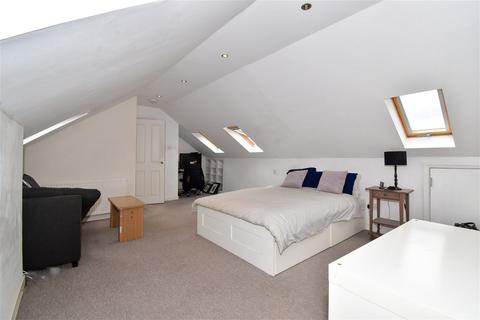 3 bedroom maisonette for sale, Kings Road, Brentwood CM14