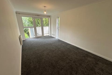 2 bedroom flat to rent, 2 bed flat, Kenelm Court, CV3 4HB