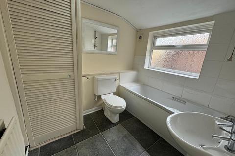 3 bedroom terraced house to rent, Peterborough PE2